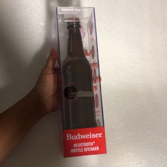 Budweiser bluetooth speaker - Picture 3 of 12